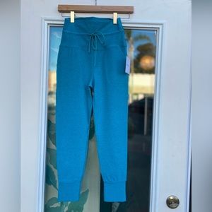 BEYOND YOGA PEACOCK COMMUTER LEGGINGS